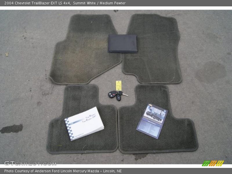 Summit White / Medium Pewter 2004 Chevrolet TrailBlazer EXT LS 4x4