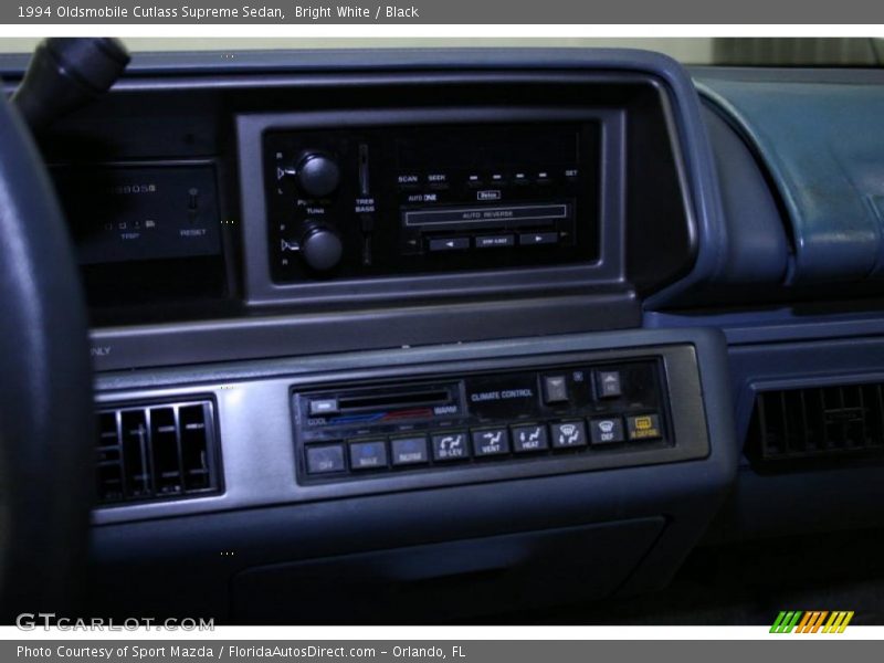 Bright White / Black 1994 Oldsmobile Cutlass Supreme Sedan