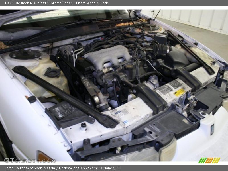 Bright White / Black 1994 Oldsmobile Cutlass Supreme Sedan