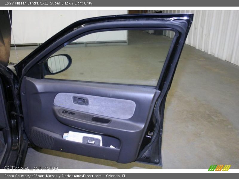 Super Black / Light Gray 1997 Nissan Sentra GXE