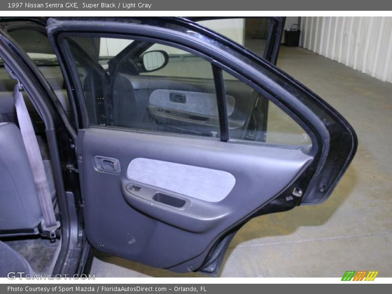 Super Black / Light Gray 1997 Nissan Sentra GXE