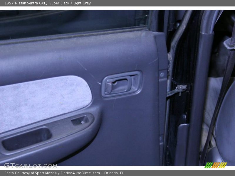 Super Black / Light Gray 1997 Nissan Sentra GXE