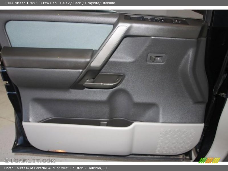 Galaxy Black / Graphite/Titanium 2004 Nissan Titan SE Crew Cab