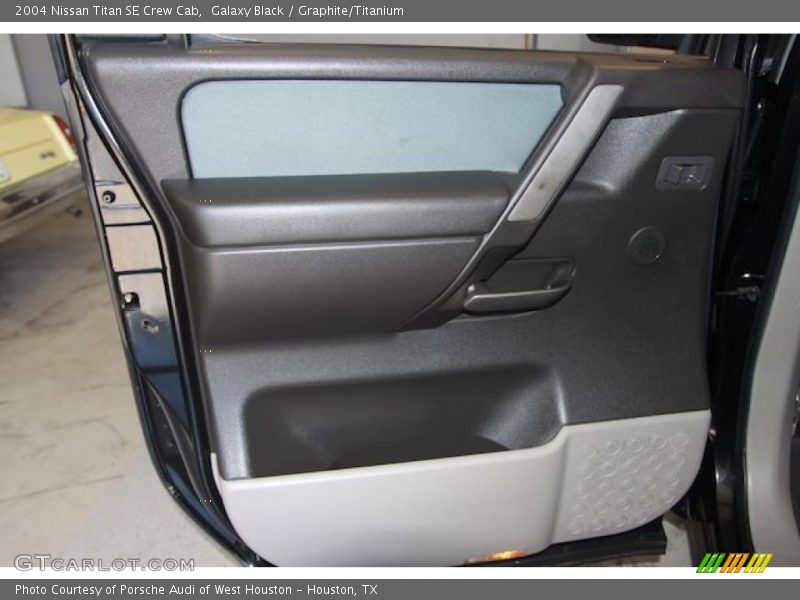 Galaxy Black / Graphite/Titanium 2004 Nissan Titan SE Crew Cab