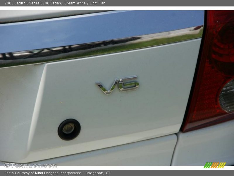 Cream White / Light Tan 2003 Saturn L Series L300 Sedan