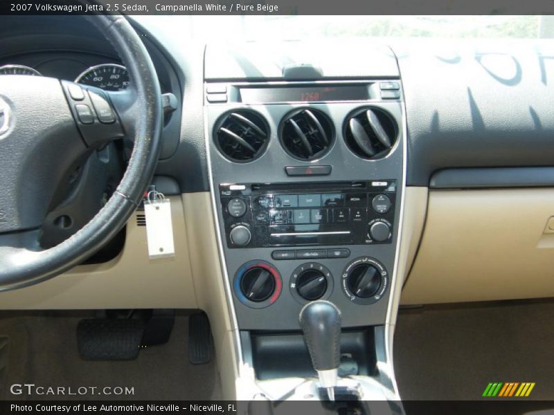 Campanella White / Pure Beige 2007 Volkswagen Jetta 2.5 Sedan