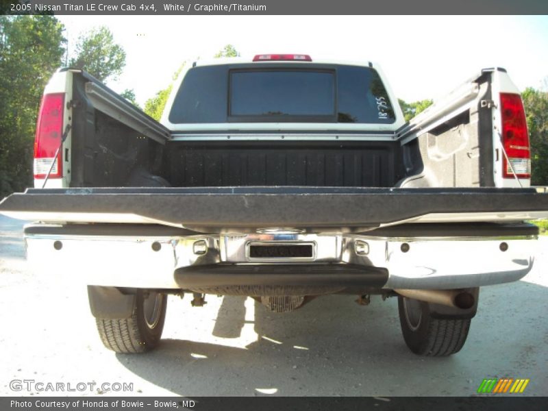 White / Graphite/Titanium 2005 Nissan Titan LE Crew Cab 4x4