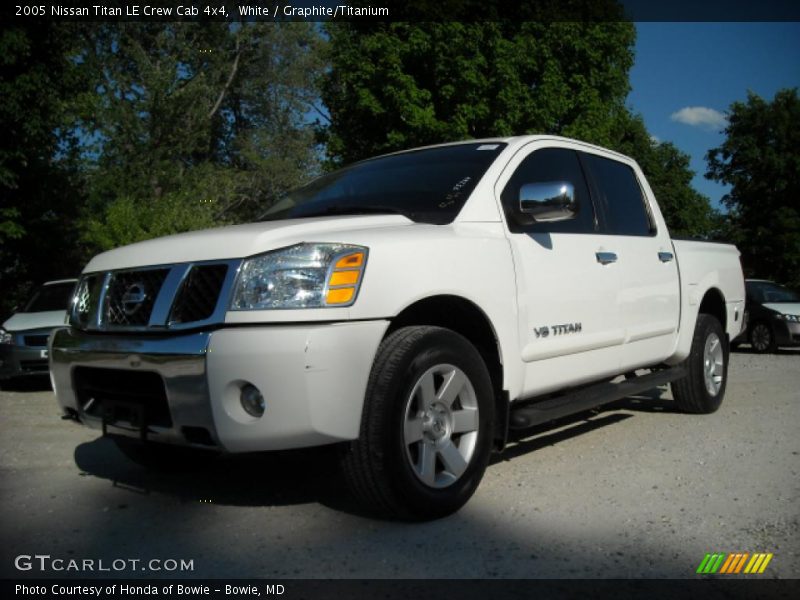 White / Graphite/Titanium 2005 Nissan Titan LE Crew Cab 4x4