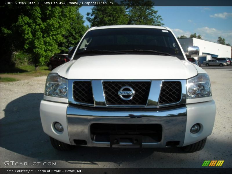 White / Graphite/Titanium 2005 Nissan Titan LE Crew Cab 4x4