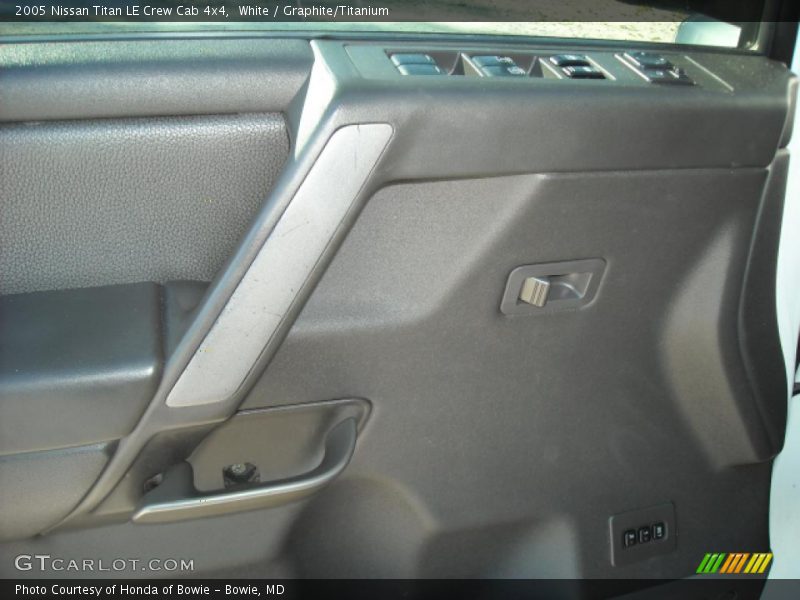 White / Graphite/Titanium 2005 Nissan Titan LE Crew Cab 4x4