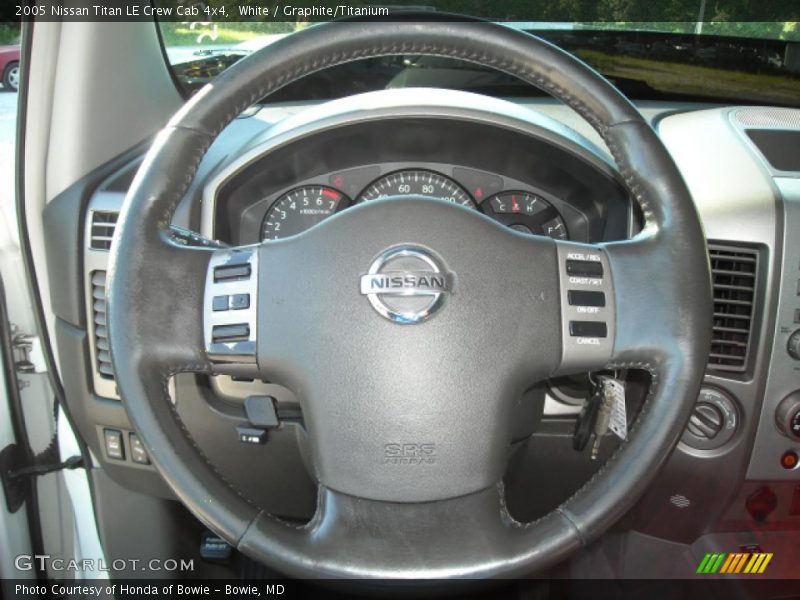 White / Graphite/Titanium 2005 Nissan Titan LE Crew Cab 4x4