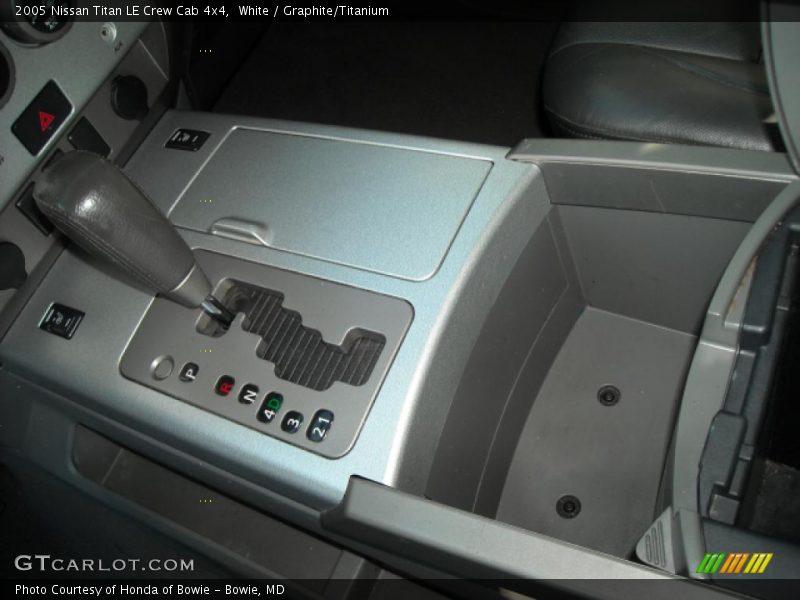 White / Graphite/Titanium 2005 Nissan Titan LE Crew Cab 4x4