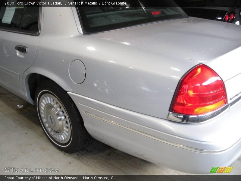 Silver Frost Metallic / Light Graphite 2000 Ford Crown Victoria Sedan