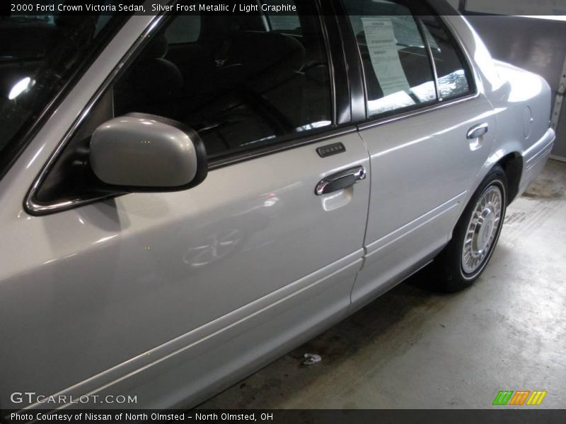 Silver Frost Metallic / Light Graphite 2000 Ford Crown Victoria Sedan