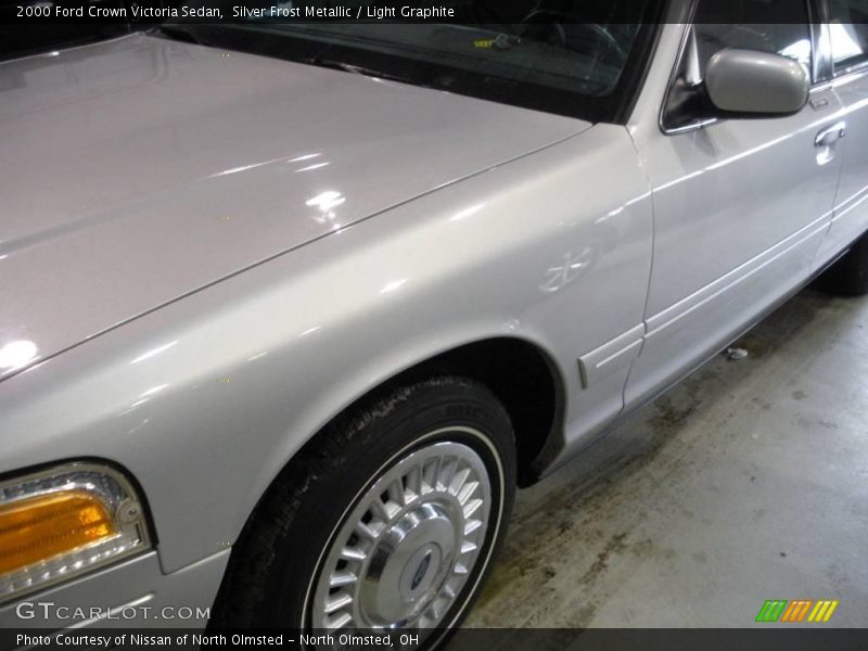 Silver Frost Metallic / Light Graphite 2000 Ford Crown Victoria Sedan