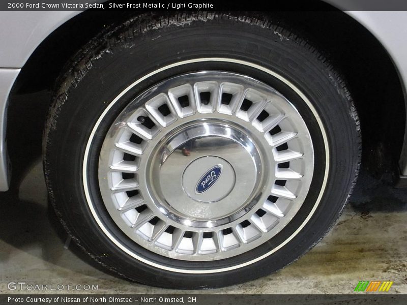 Silver Frost Metallic / Light Graphite 2000 Ford Crown Victoria Sedan