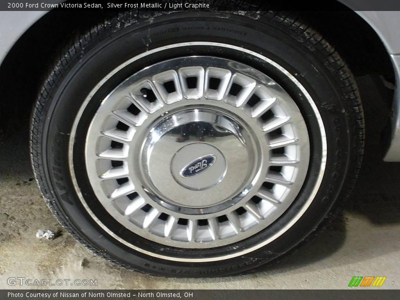 Silver Frost Metallic / Light Graphite 2000 Ford Crown Victoria Sedan