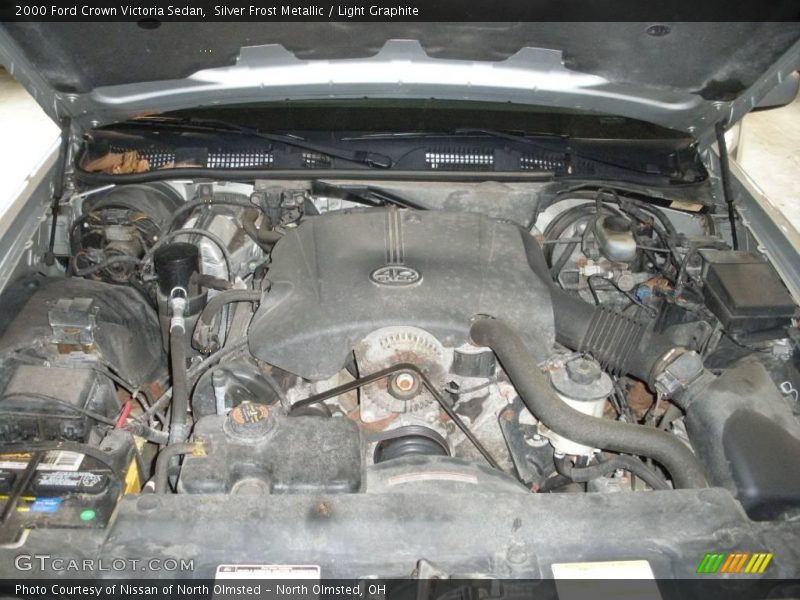 Silver Frost Metallic / Light Graphite 2000 Ford Crown Victoria Sedan