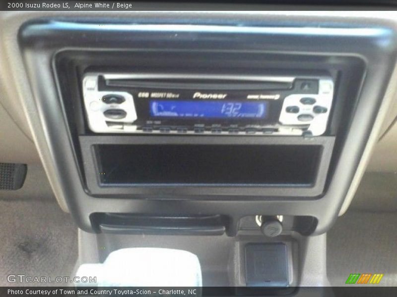 Alpine White / Beige 2000 Isuzu Rodeo LS