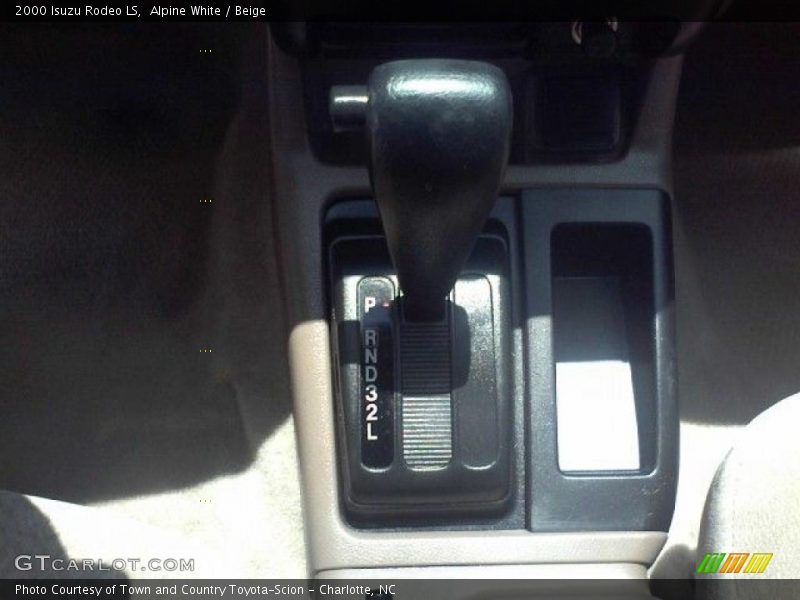 Alpine White / Beige 2000 Isuzu Rodeo LS
