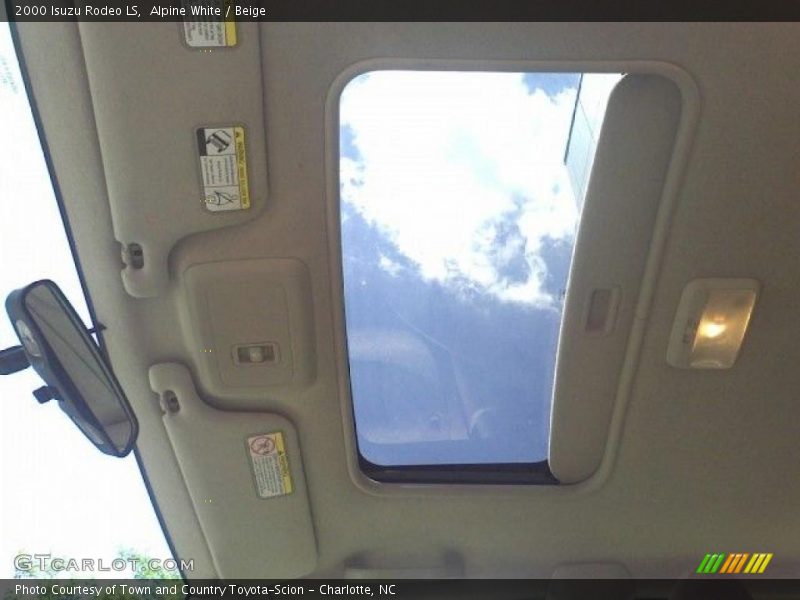Alpine White / Beige 2000 Isuzu Rodeo LS