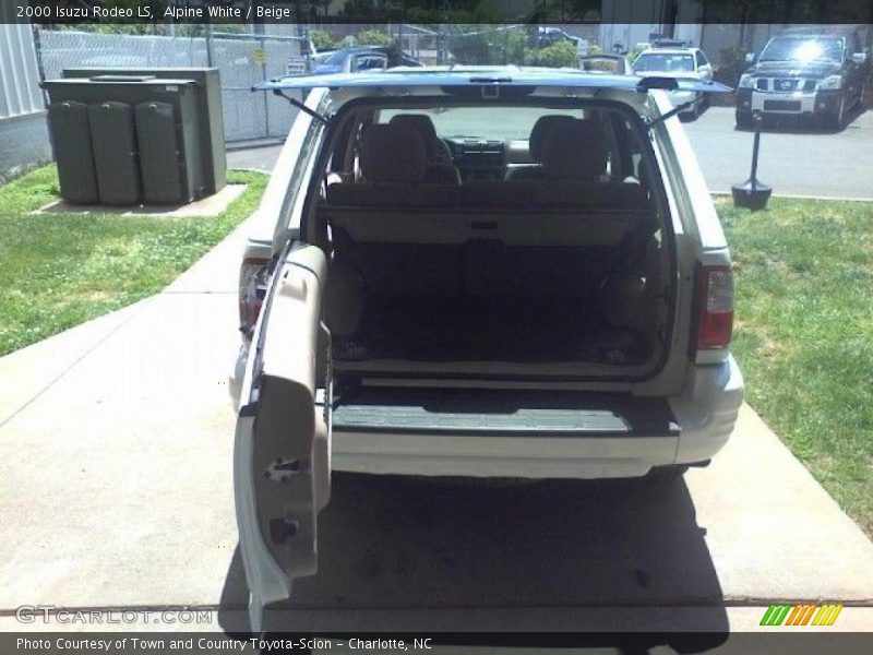 Alpine White / Beige 2000 Isuzu Rodeo LS