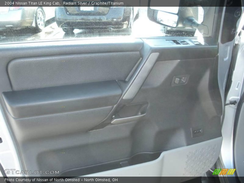 Radiant Silver / Graphite/Titanium 2004 Nissan Titan LE King Cab