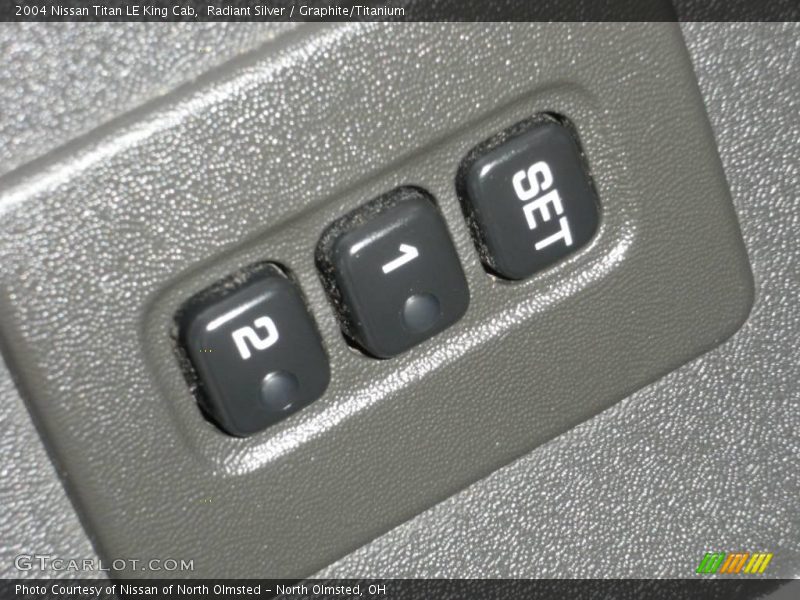 Radiant Silver / Graphite/Titanium 2004 Nissan Titan LE King Cab