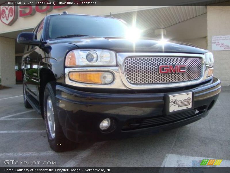 Onyx Black / Sandstone 2004 GMC Yukon Denali AWD