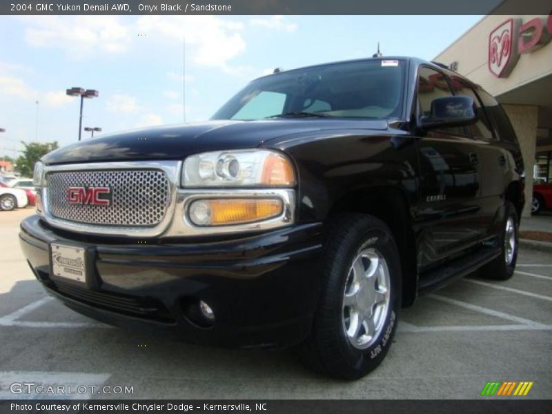 Onyx Black / Sandstone 2004 GMC Yukon Denali AWD