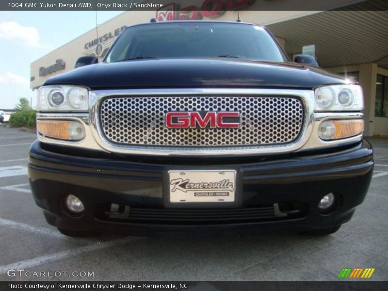 Onyx Black / Sandstone 2004 GMC Yukon Denali AWD