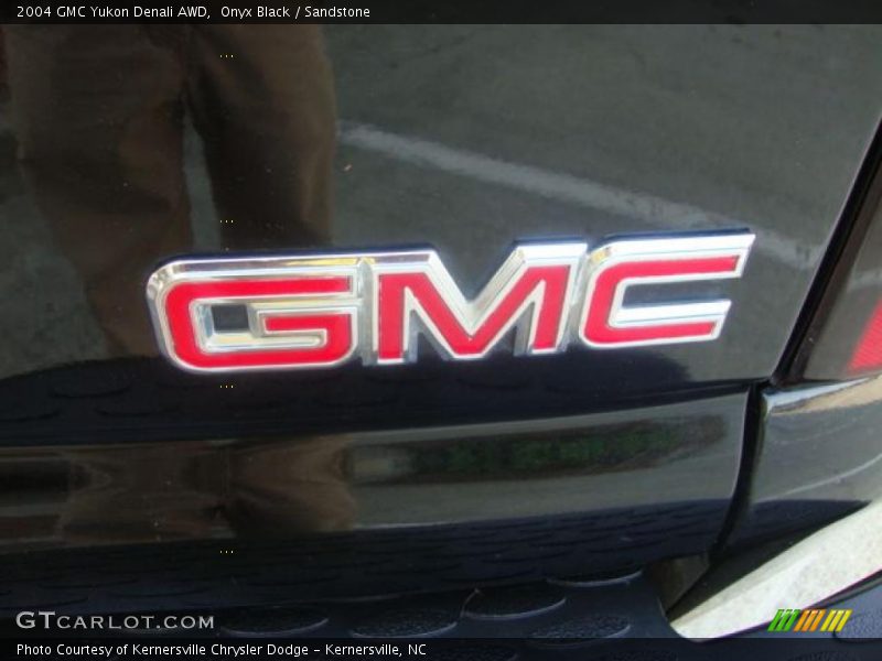 Onyx Black / Sandstone 2004 GMC Yukon Denali AWD