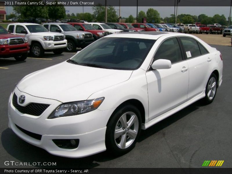 Super White / Dark Charcoal 2011 Toyota Camry SE