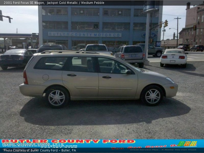 Jackpot Gold Metallic / Medium Pebble 2001 Ford Focus SE Wagon