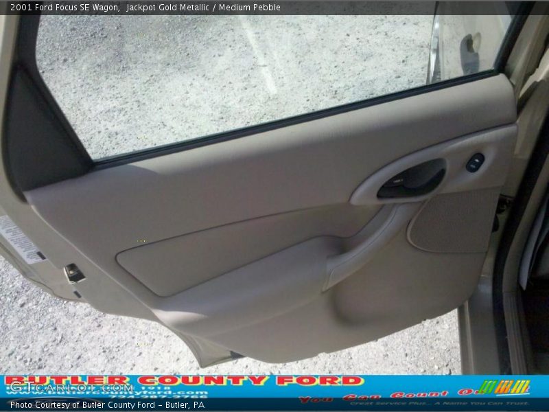 Jackpot Gold Metallic / Medium Pebble 2001 Ford Focus SE Wagon