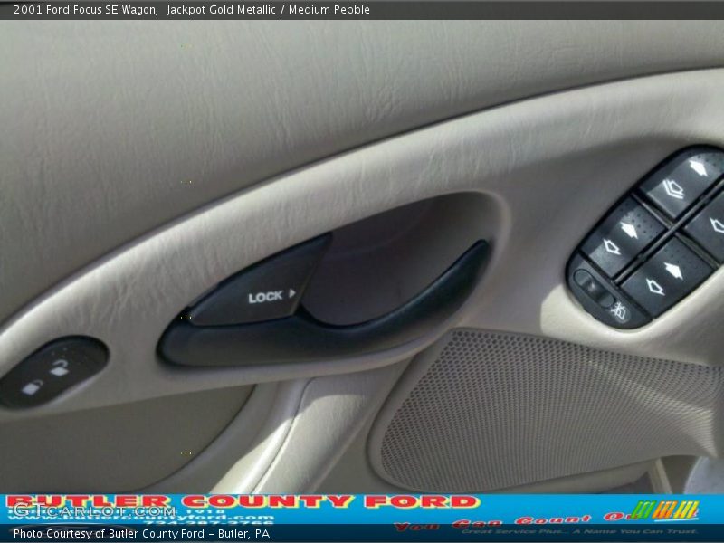Jackpot Gold Metallic / Medium Pebble 2001 Ford Focus SE Wagon