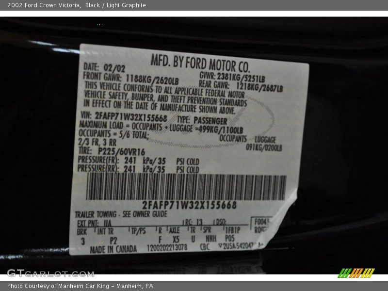 Black / Light Graphite 2002 Ford Crown Victoria