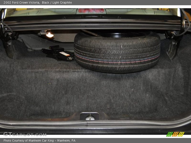 Black / Light Graphite 2002 Ford Crown Victoria