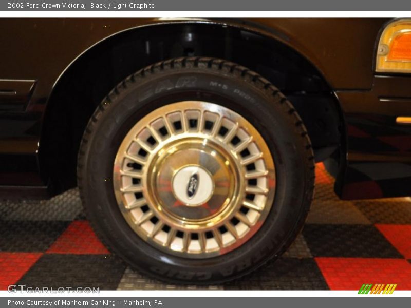 Black / Light Graphite 2002 Ford Crown Victoria