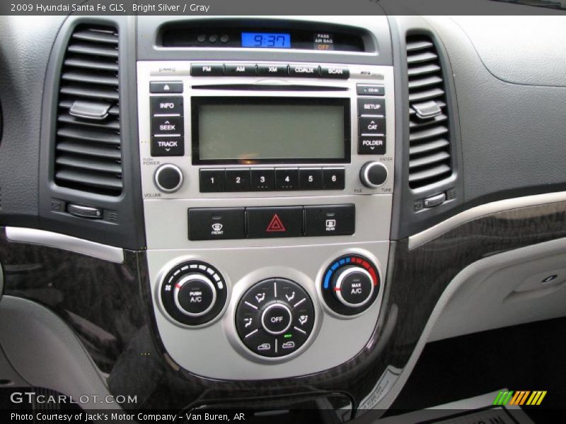 Bright Silver / Gray 2009 Hyundai Santa Fe GLS