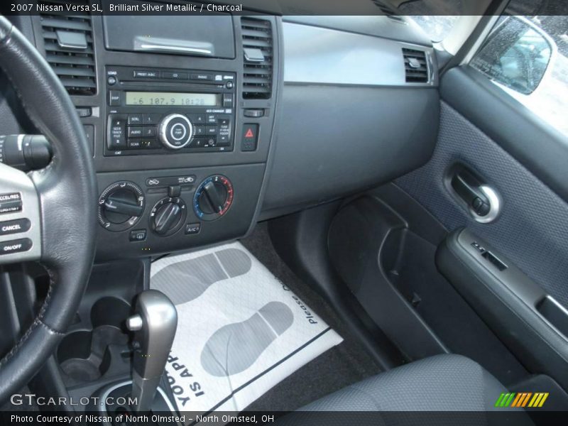Brilliant Silver Metallic / Charcoal 2007 Nissan Versa SL