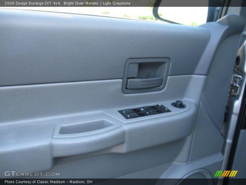 Bright Silver Metallic / Light Graystone 2006 Dodge Durango SXT 4x4