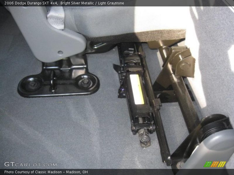 Bright Silver Metallic / Light Graystone 2006 Dodge Durango SXT 4x4