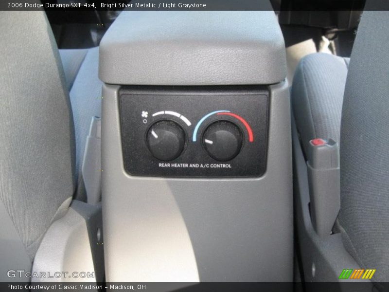 Bright Silver Metallic / Light Graystone 2006 Dodge Durango SXT 4x4