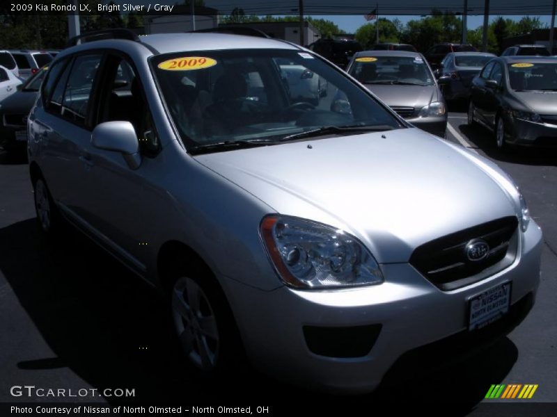 Bright Silver / Gray 2009 Kia Rondo LX