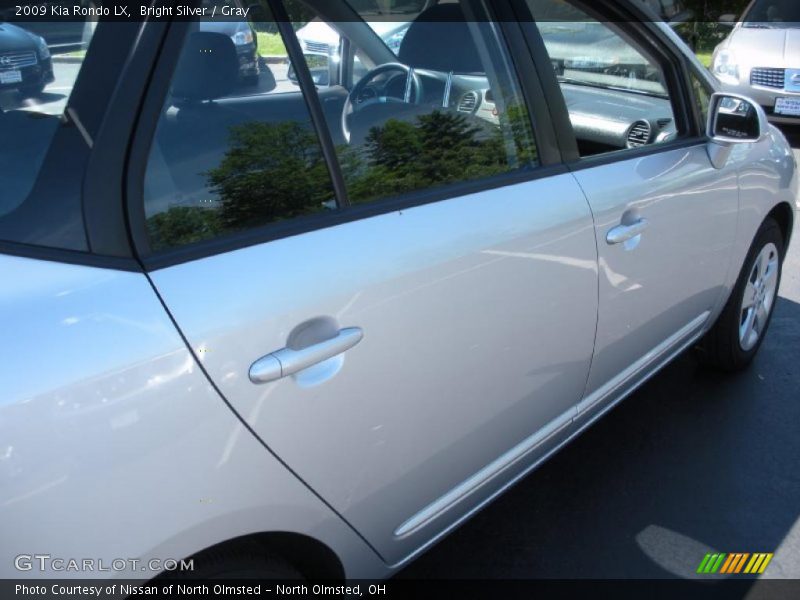 Bright Silver / Gray 2009 Kia Rondo LX
