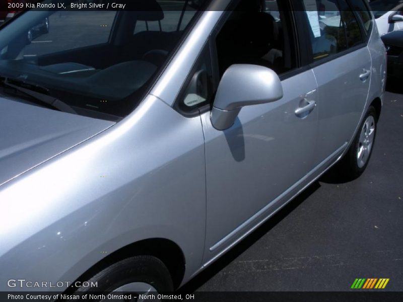 Bright Silver / Gray 2009 Kia Rondo LX