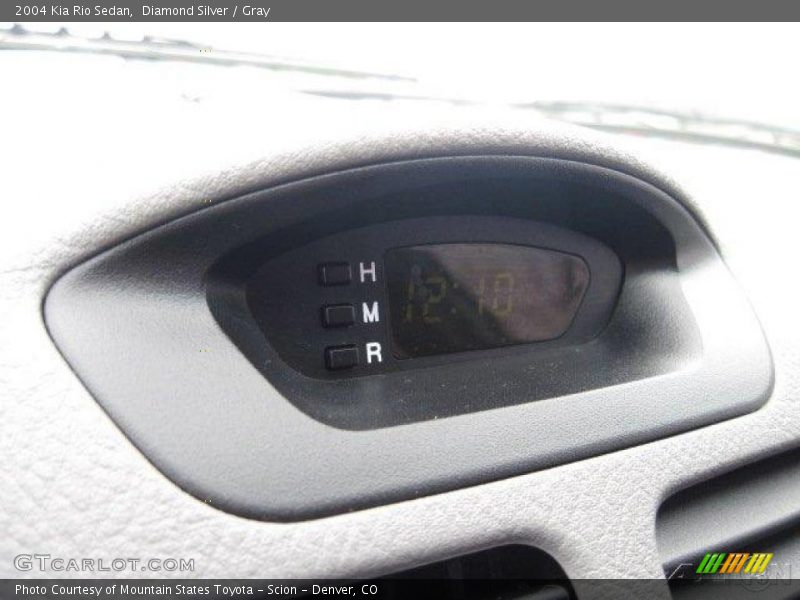 Diamond Silver / Gray 2004 Kia Rio Sedan