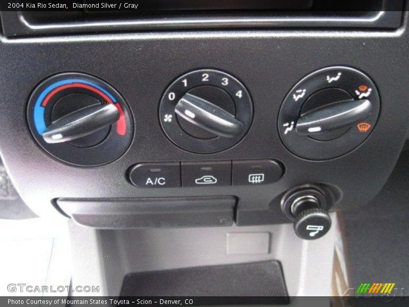 Diamond Silver / Gray 2004 Kia Rio Sedan