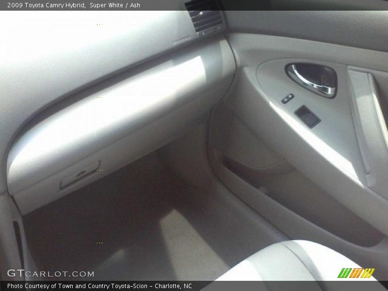 Super White / Ash 2009 Toyota Camry Hybrid